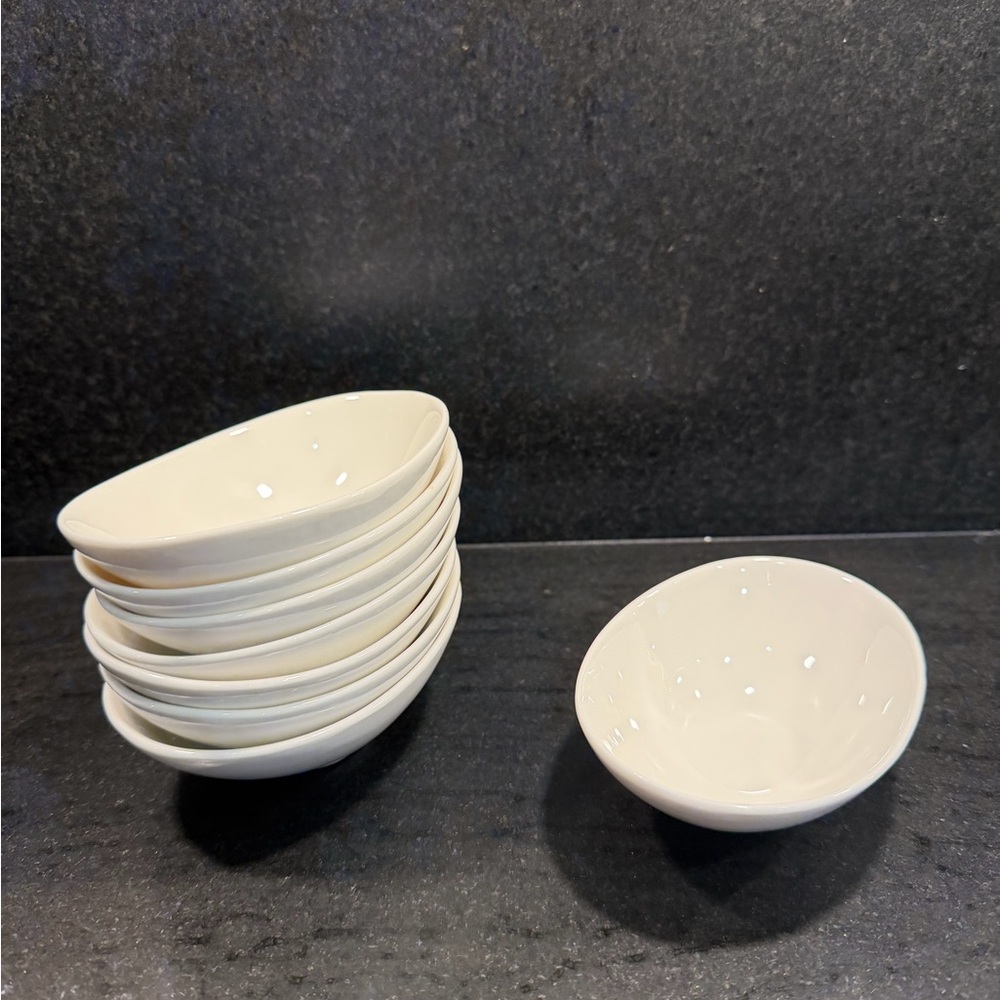 8 Small Ceramic Bowls - Picture 3 of 4